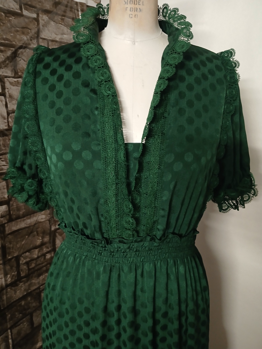 Max Studio Emerald Green Textured Maxi Dress with Lace Trim - Picture 3 of 9